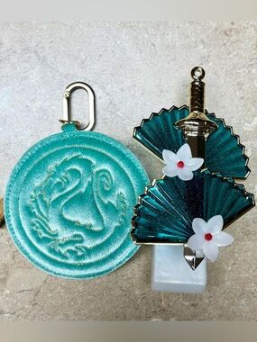 Bath & Body Works Disney Mulan Wallflower Diffuser Plug-In and Velvet Coin Purse